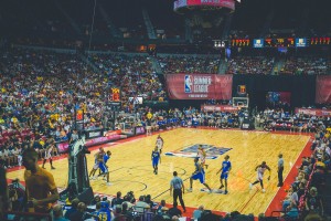 leyu乐鱼体育综合-湖人防守问题突出，詹姆斯一人难撑全场，湖人防守效率